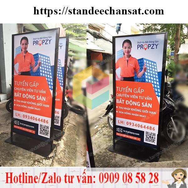 standee khung sat quang cao